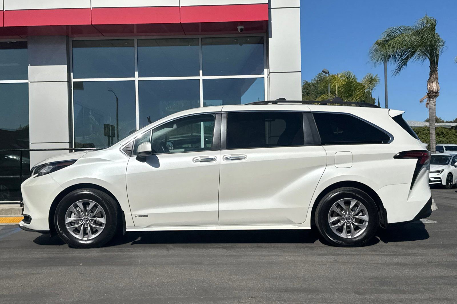 Used 2021 Toyota Sienna XLE w/ XLE Plus Package image 8