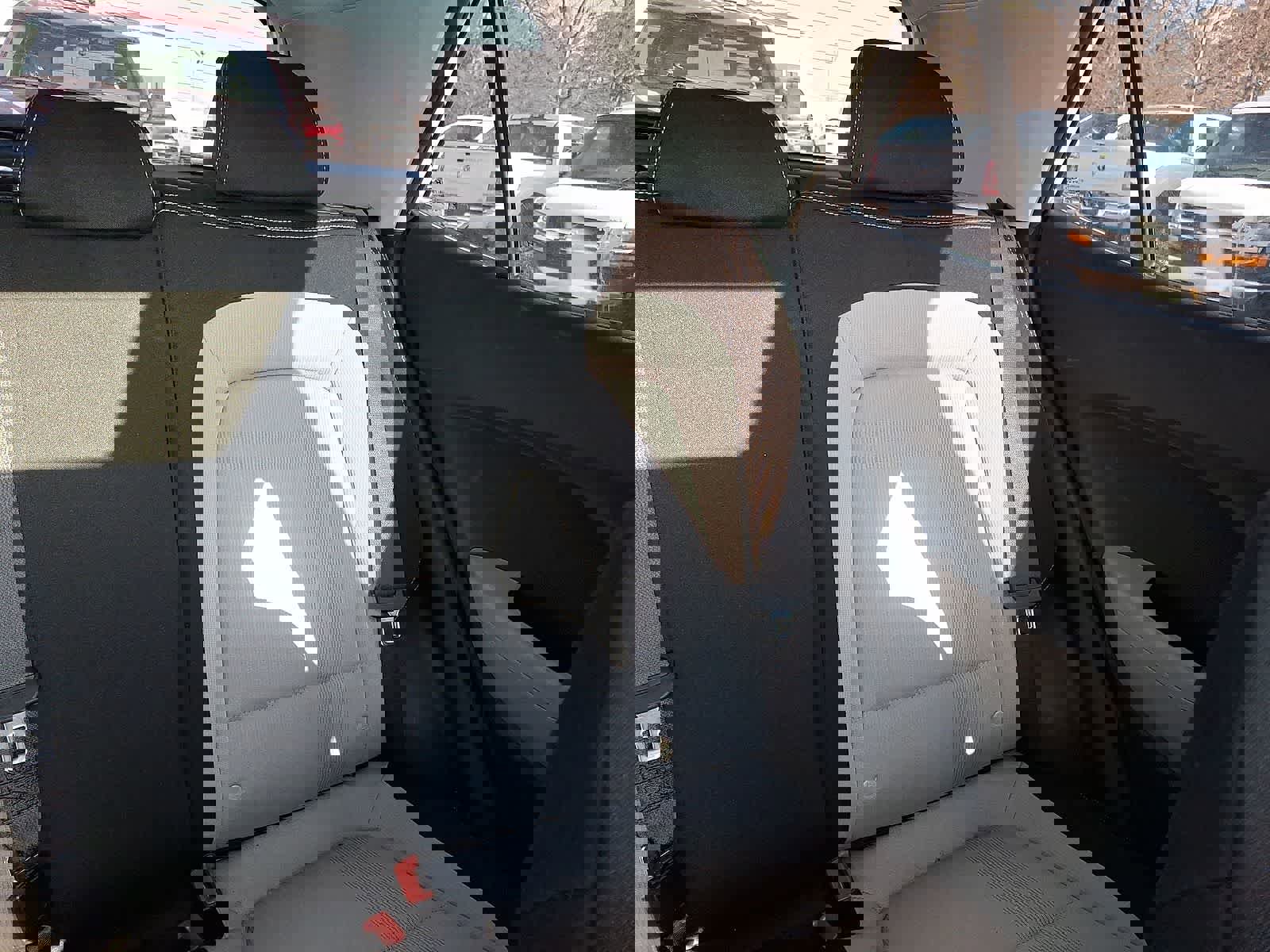 Used 2024 Hyundai Venue SEL image 15