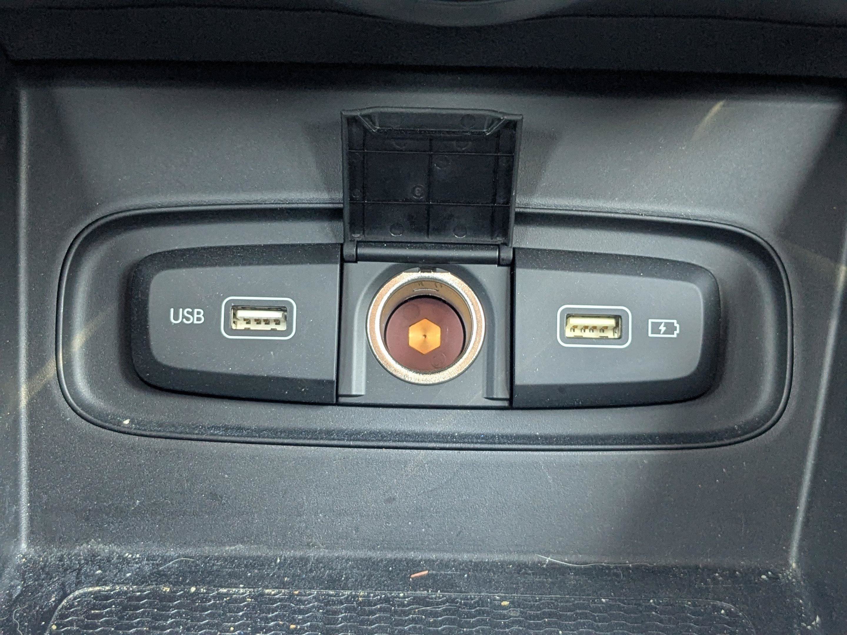 Certified 2022 Hyundai Venue Limited FWD image 35