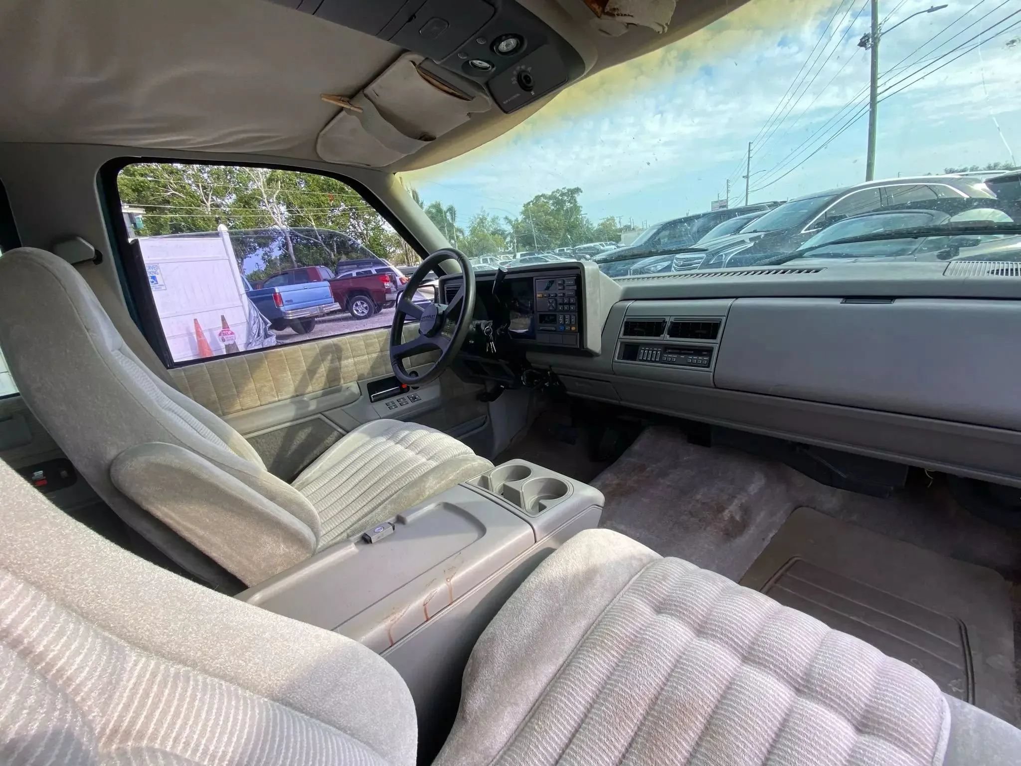 Used 1994 Chevrolet Suburban 2WD image 10
