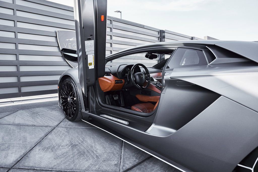 Used 2018 Lamborghini Aventador S image 40