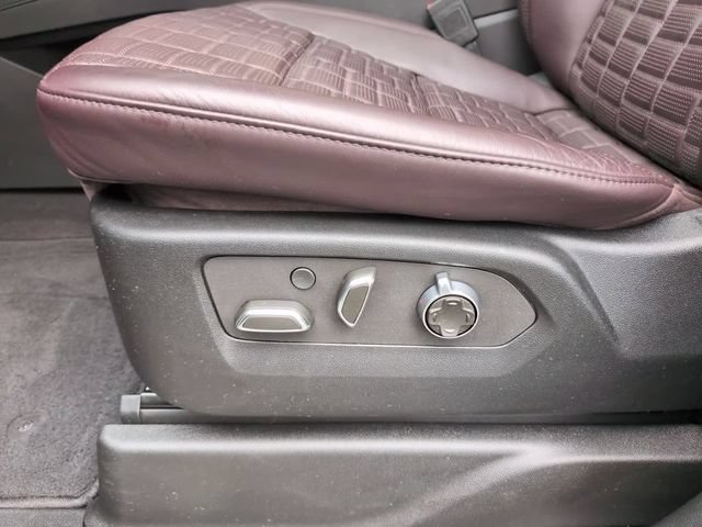 Used 2024 Cadillac Escalade Sport Platinum w/ LPO, ONYX Package AWD/4WD image 12