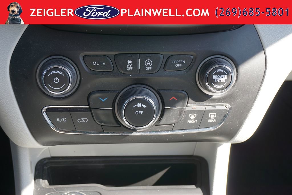 Used 2021 Jeep Cherokee Latitude Plus AWD/4WD image 21