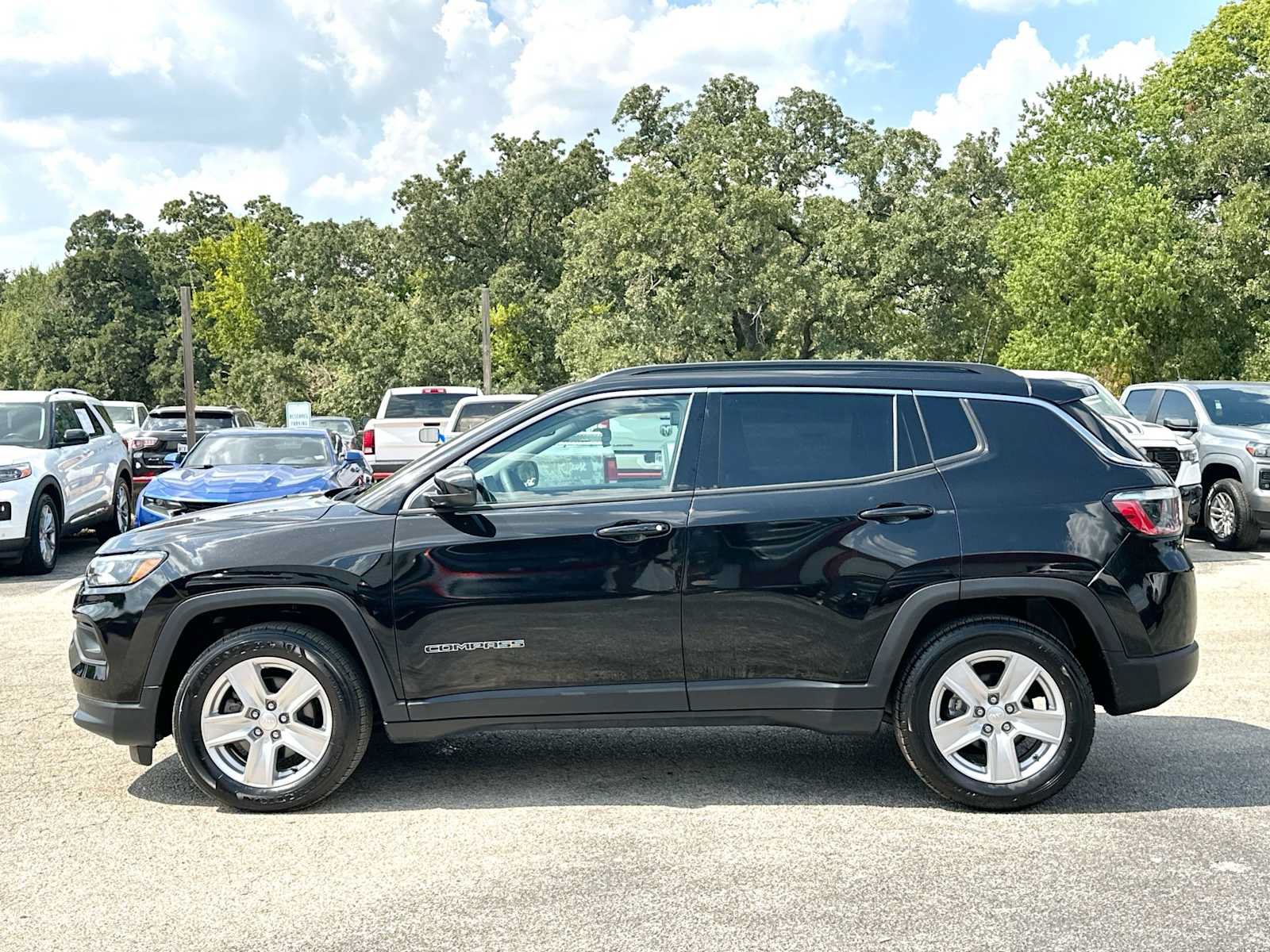 Used 2022 Jeep Compass Latitude FWD image 12