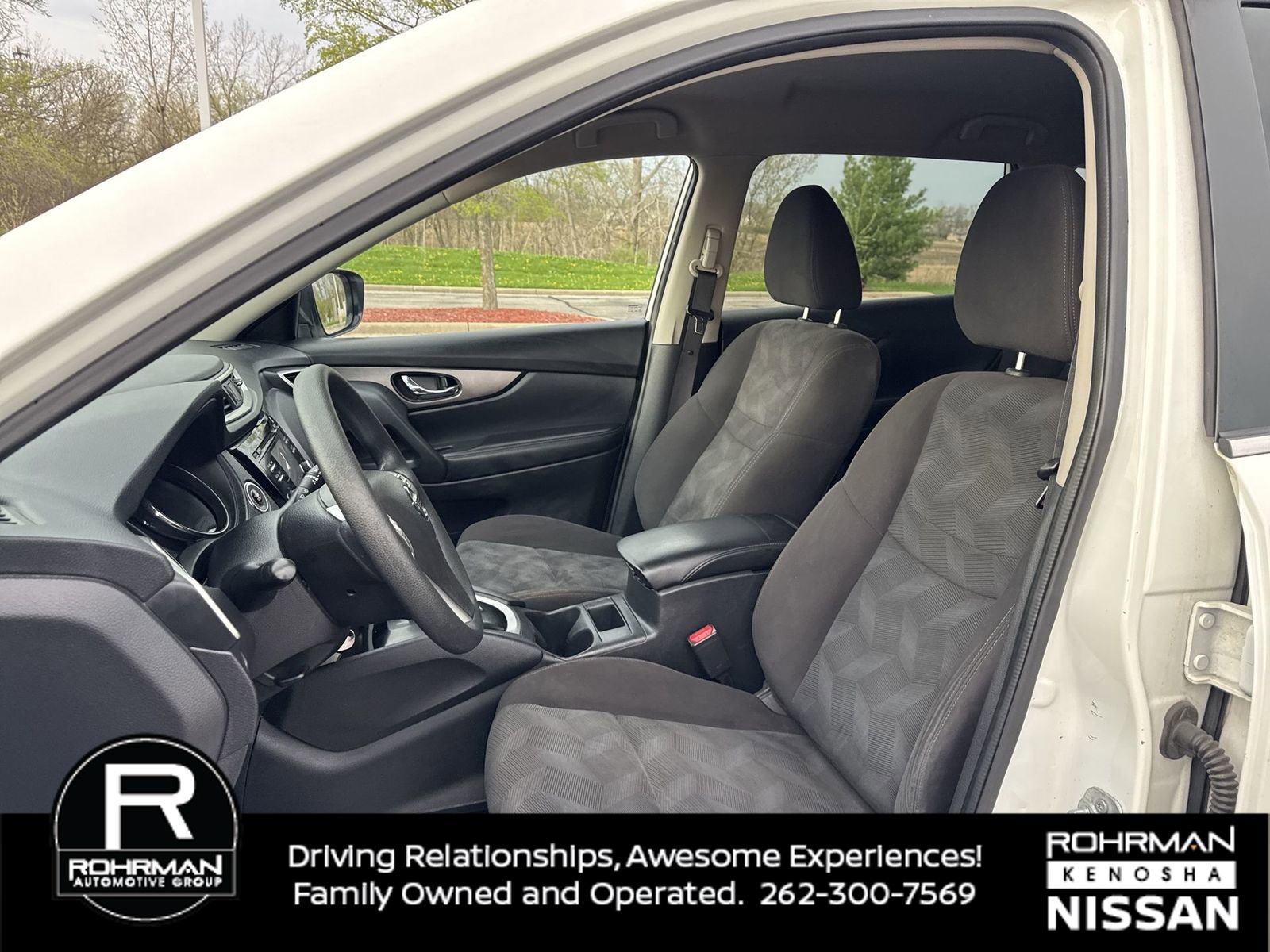 Used 2016 Nissan Rogue SV image 11