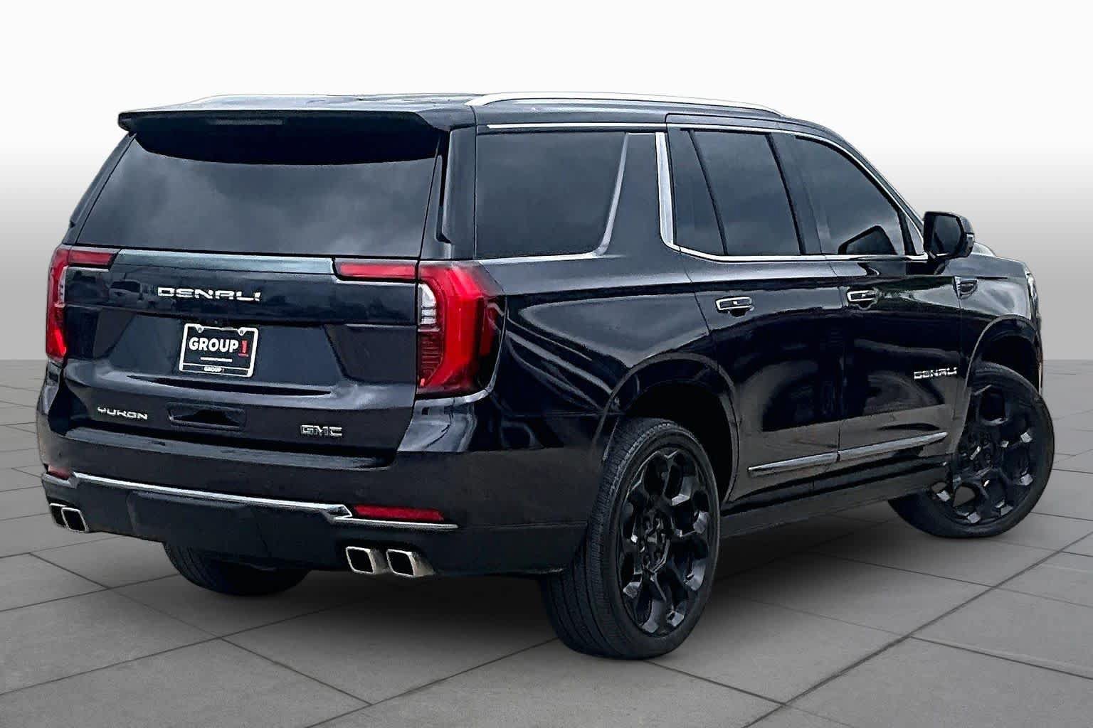 Used 2025 GMC Yukon Denali Ultimate w/ LPO, Floor Liner Package AWD/4WD image 13