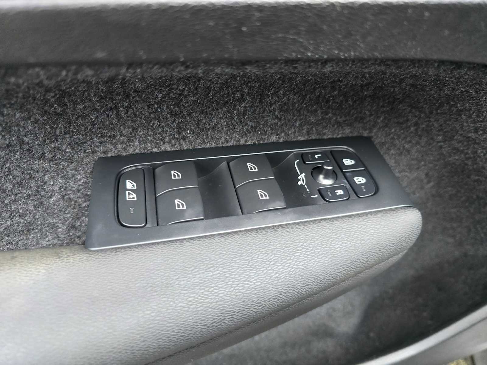 Certified 2023 Volvo C40 P8 Recharge Ultimate image 26