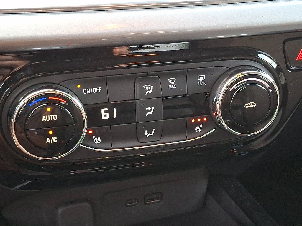 Used 2025 Chevrolet Trax LT w/ Driver Confidence Package FWD image 14