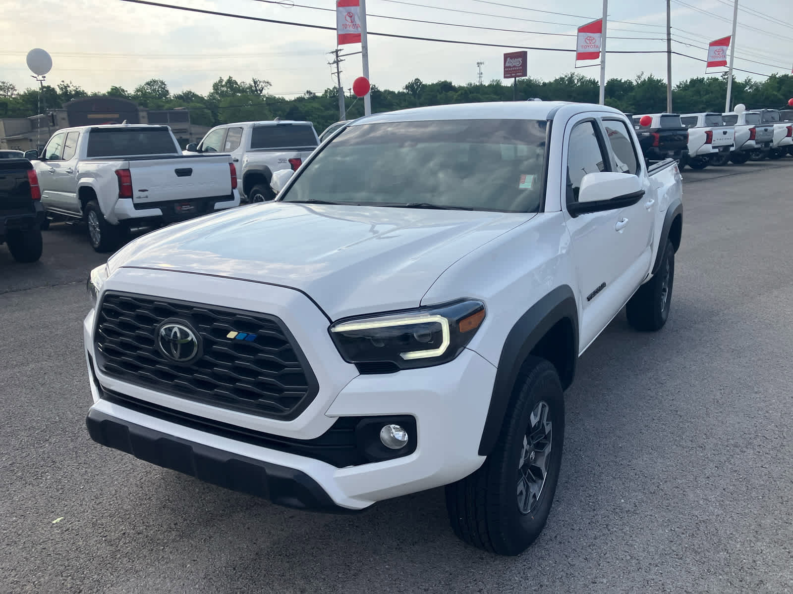 Used 2022 Toyota Tacoma TRD Off-Road AWD/4WD image 3