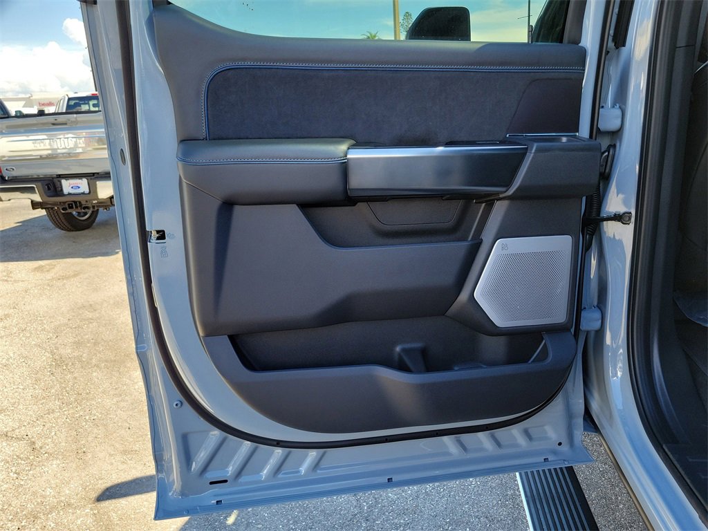 New 2026 Ford F350 4x4 Crew Cab DRW Super Duty image 12