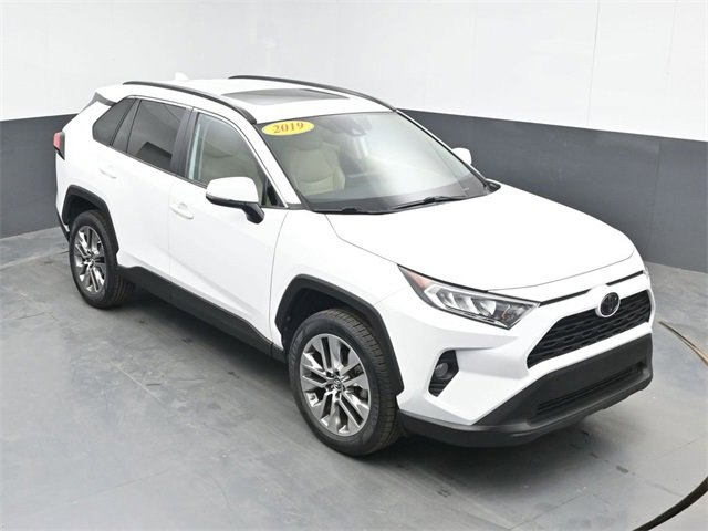 Used 2019 Toyota RAV4 XLE Premium image 13