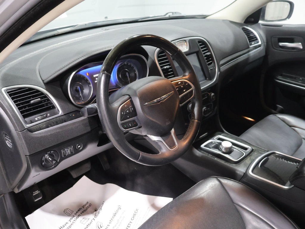 Used 2018 Chrysler 300 Limited AWD/4WD image 15