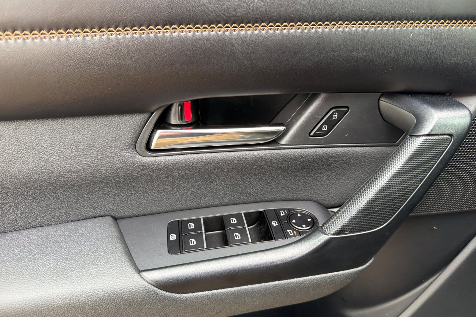 Certified 2025 MAZDA CX-50 2.5 Hybrid w/ Premium Plus Pkg image 11