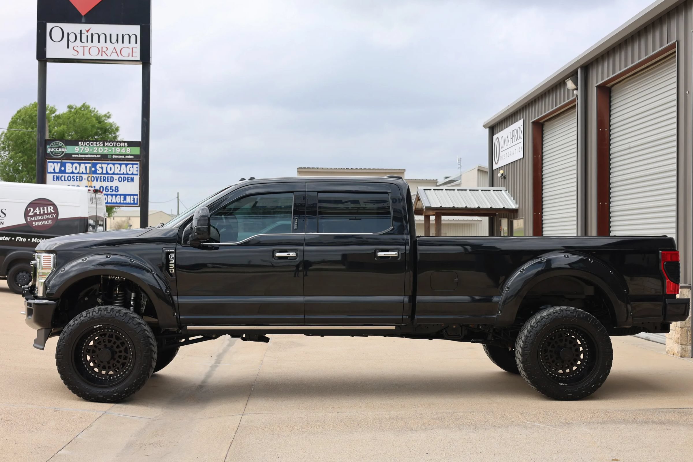 Used 2021 Ford F350 Platinum w/ FX4 Off-Road Package AWD/4WD image 9