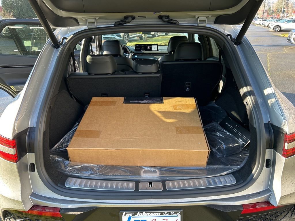 Used 2025 Genesis GV70 3.5T Sport w/ Sport Advanced Package image 12