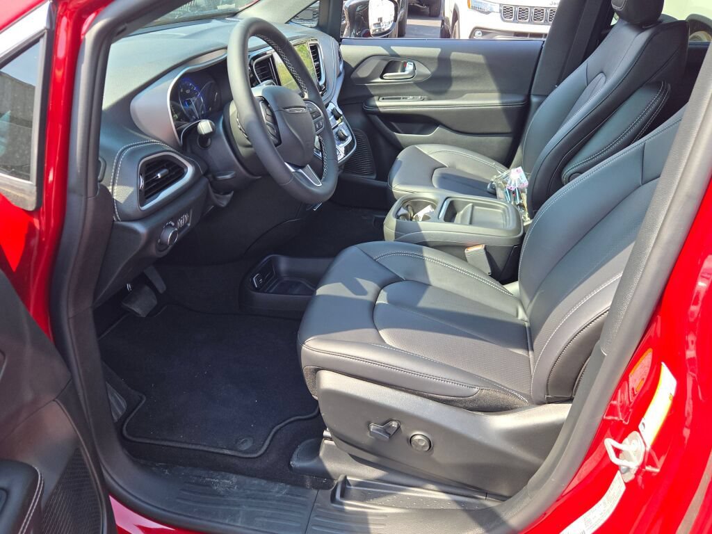 New 2027 Chrysler Pacifica Select AWD/4WD image 24