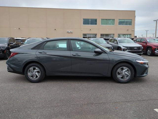New 2026 Hyundai Elantra SE FWD image 4