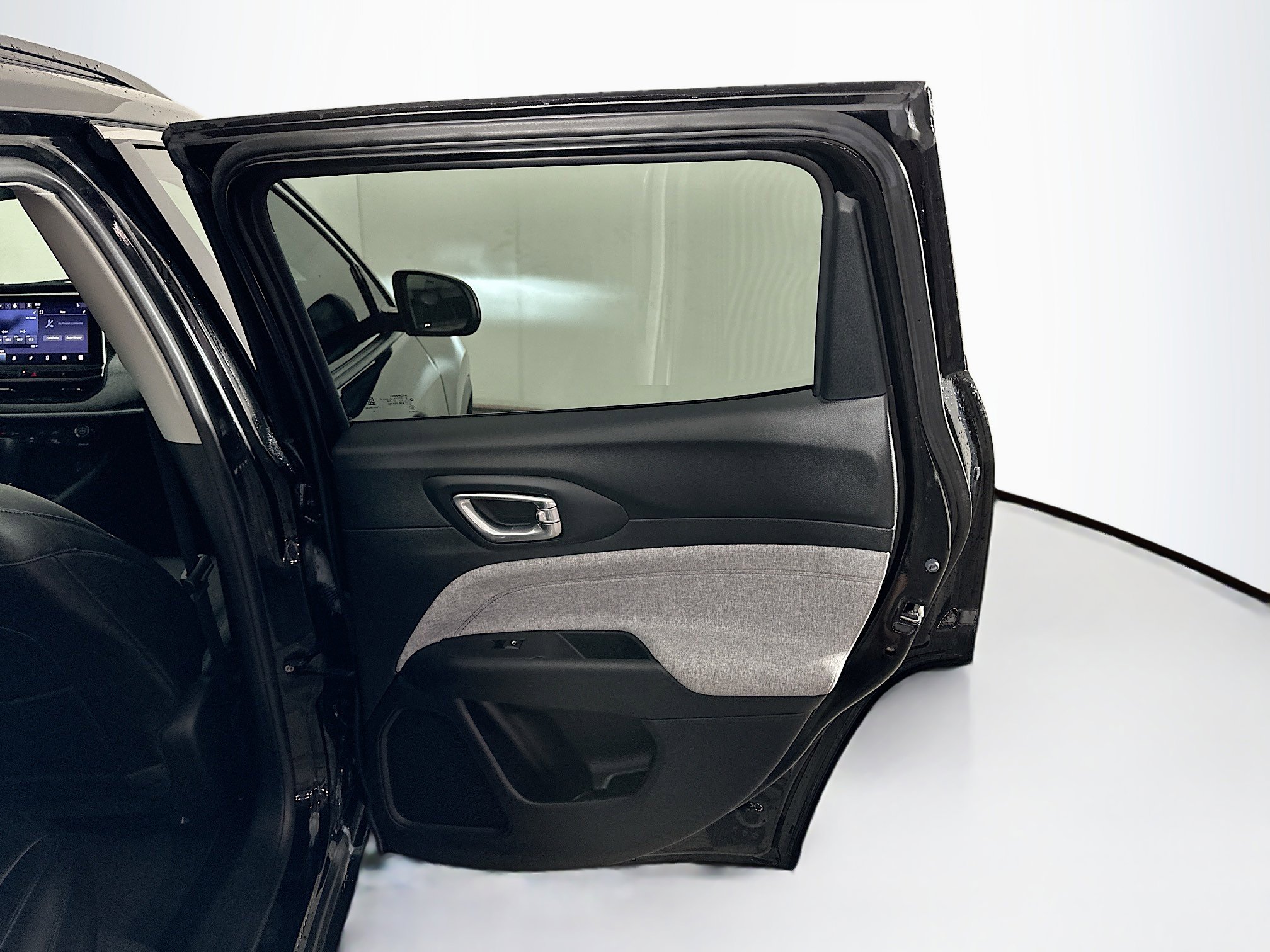 Used 2022 Jeep Compass Latitude image 28