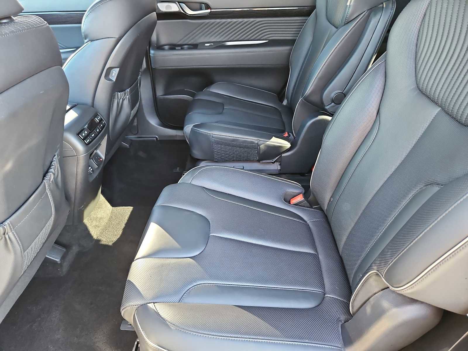 Used 2023 Hyundai Palisade Calligraphy image 19