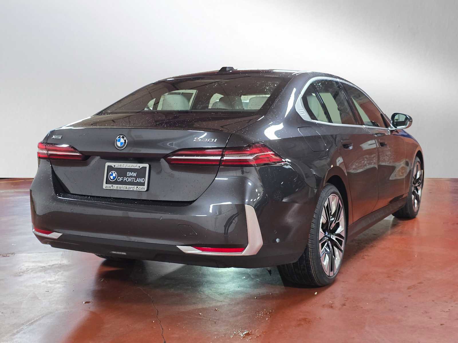 Used 2024 BMW 530i xDrive w/ Convenience Package image 13