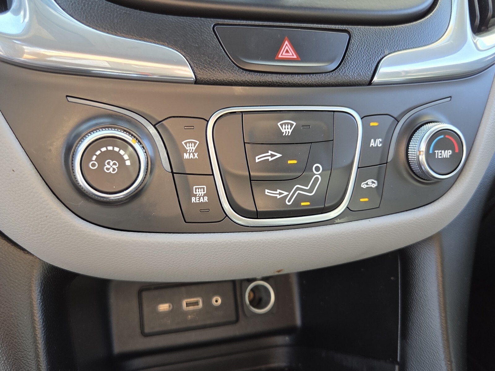 Used 2020 Chevrolet Equinox LS FWD image 26