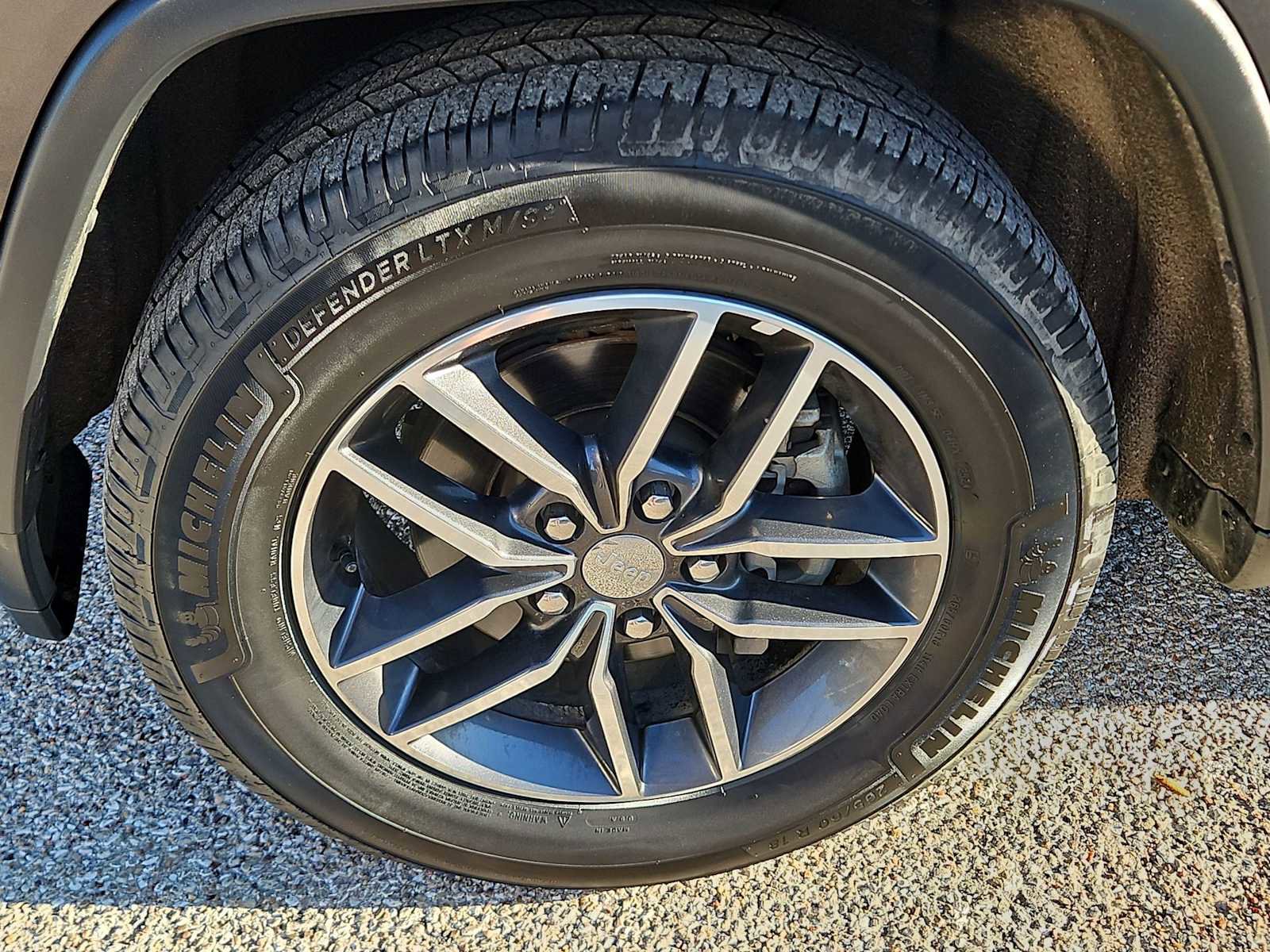 Used 2018 Jeep Grand Cherokee Laredo RWD image 12