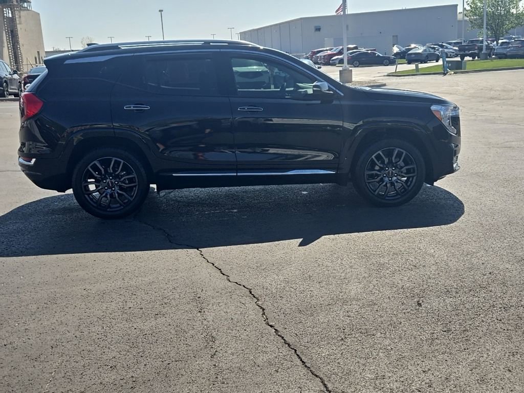 Used 2023 GMC Terrain Denali w/ Black Diamond Edition AWD/4WD image 10