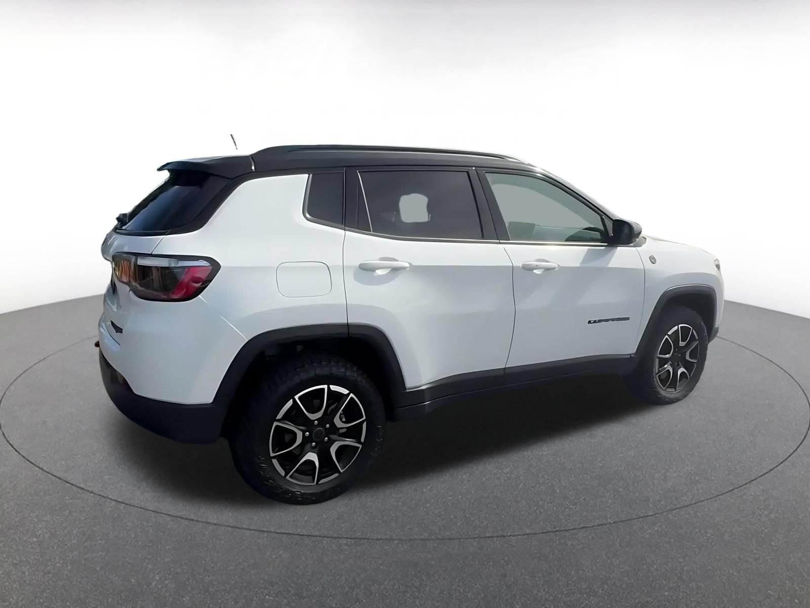 Used 2025 Jeep Compass Trailhawk AWD/4WD image 15