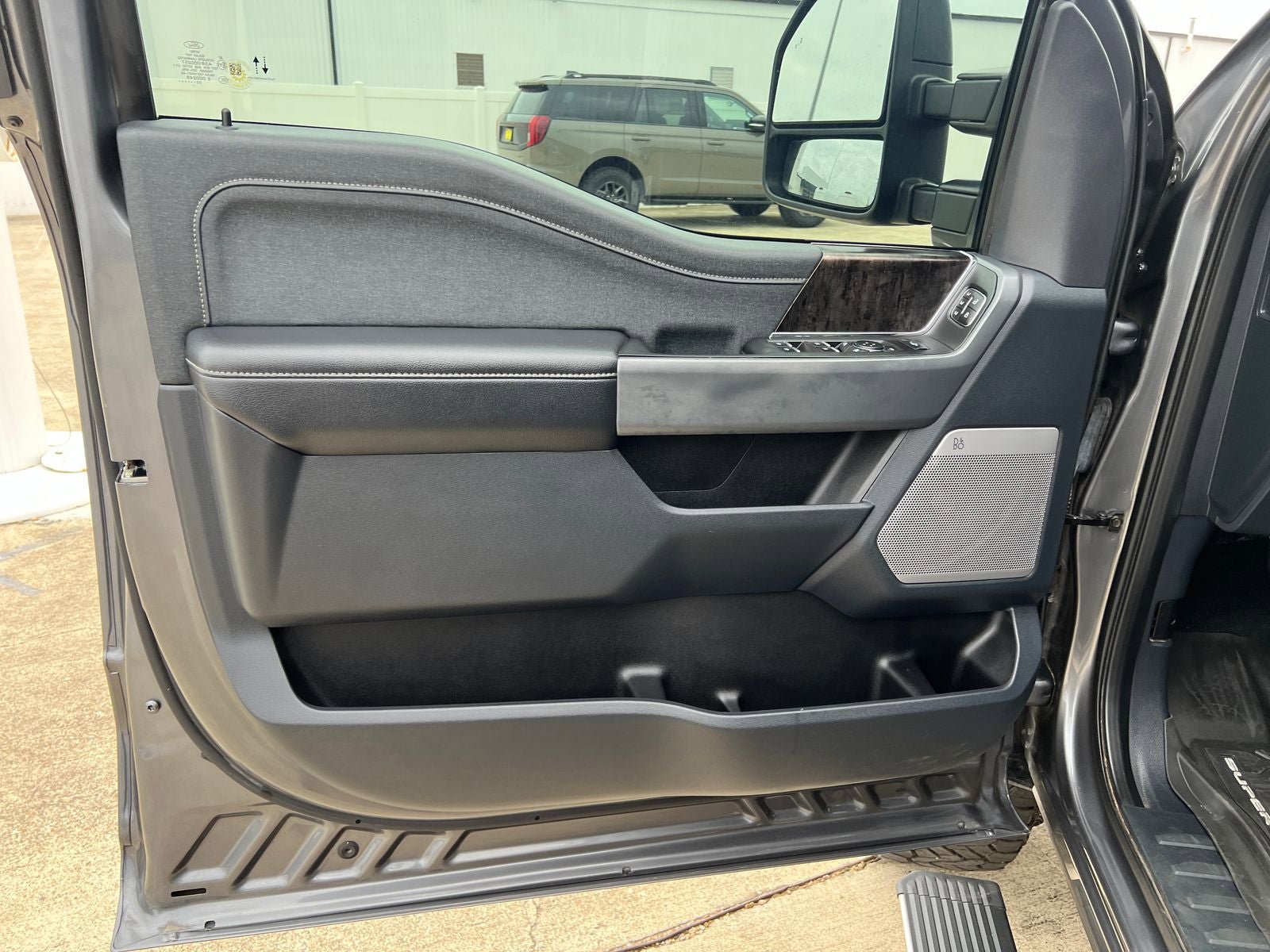 Used 2023 Ford F250 Lariat w/ Lariat Ultimate Package AWD/4WD image 25