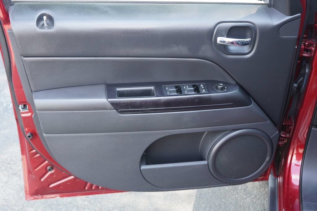 Used 2014 Jeep Patriot Latitude w/ Sun/Sound Group AWD/4WD image 11