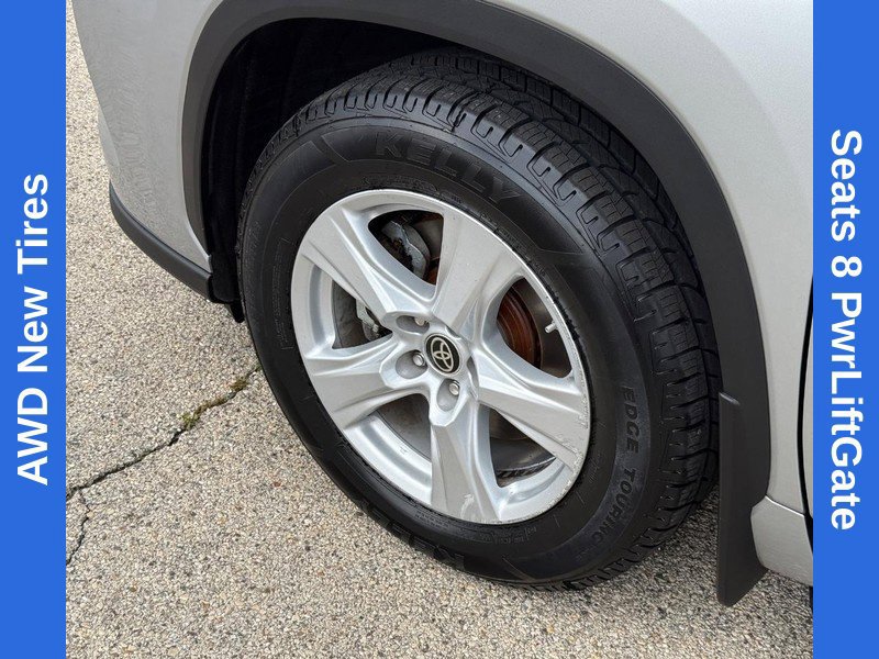 Used 2023 Toyota Highlander LE AWD/4WD image 10