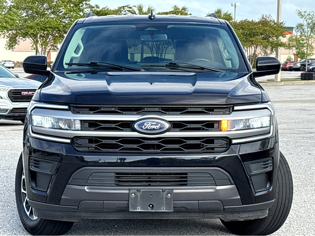 Used 2024 Ford Expedition XLT image 2