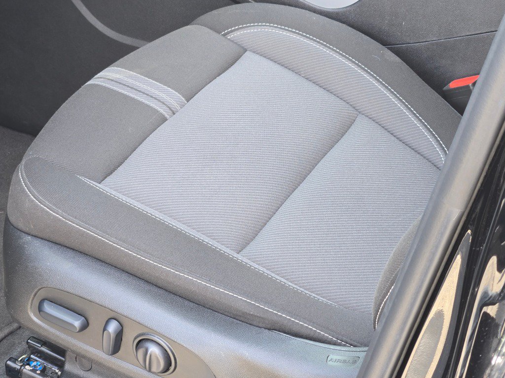 Used 2025 Chevrolet Blazer LT FWD image 23