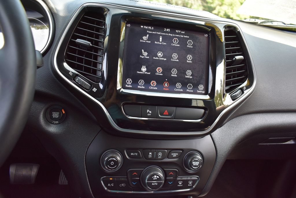 Used 2019 Jeep Cherokee Limited AWD/4WD image 16