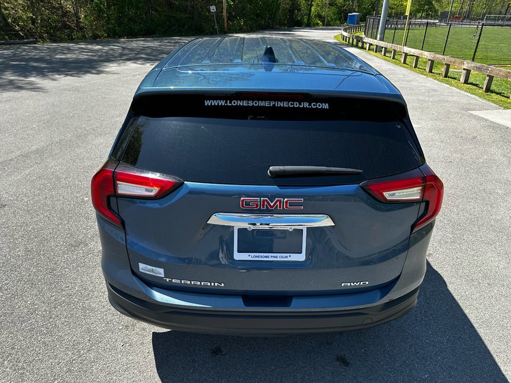 Used 2024 GMC Terrain SLE AWD/4WD image 4