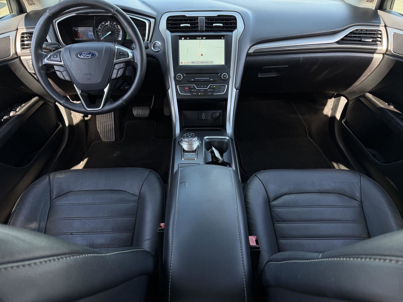 Used 2017 Ford Fusion SE w/ Fusion SE Technology Package image 6