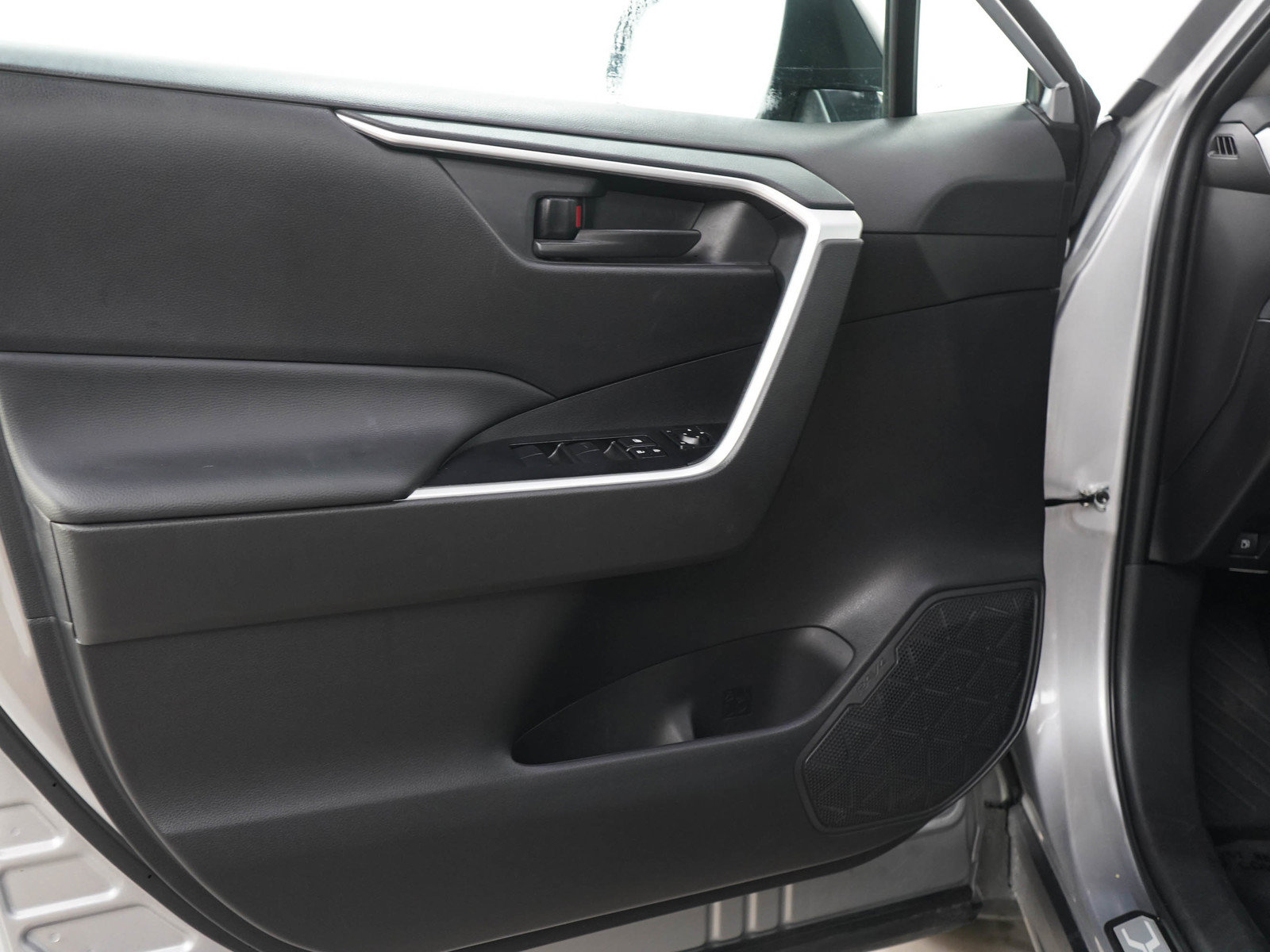 Used 2025 Toyota RAV4 LE AWD/4WD image 18