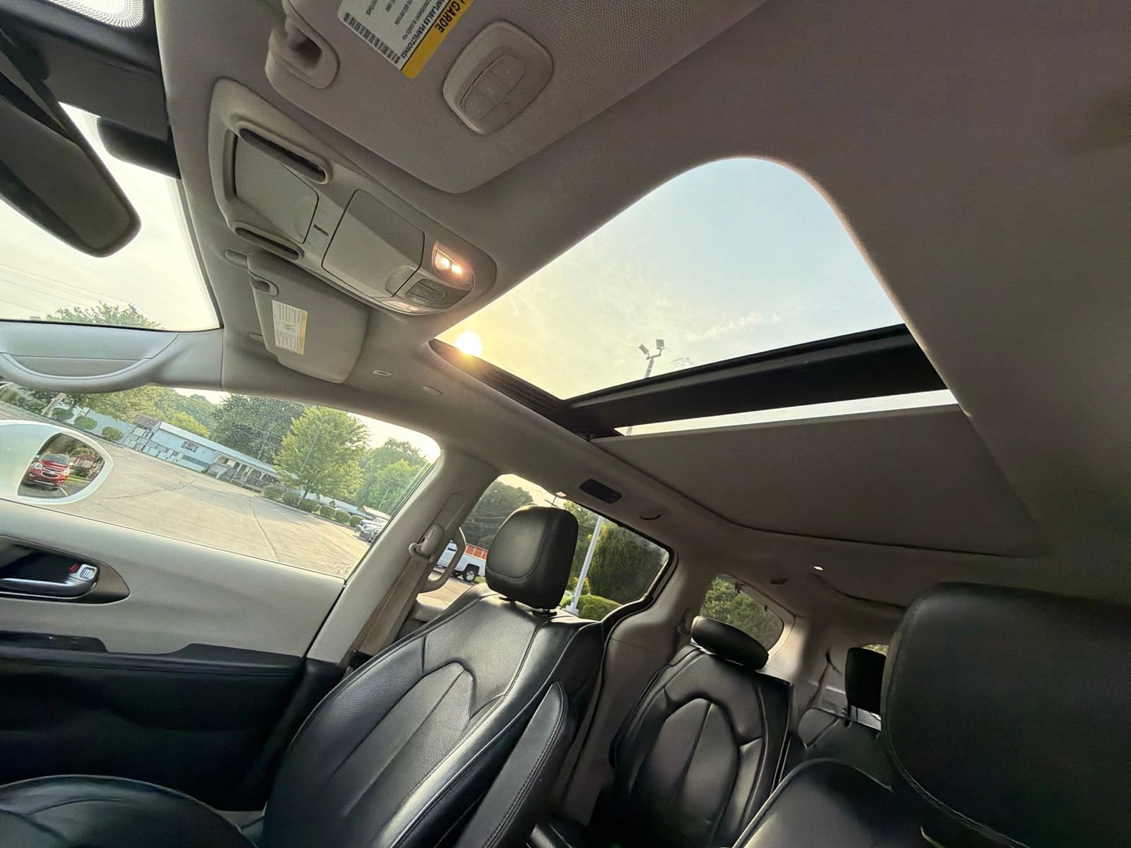 Used 2018 Chrysler Pacifica Limited FWD image 20
