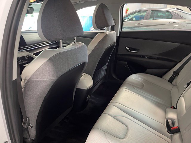 Used 2024 Hyundai Elantra Limited FWD image 19