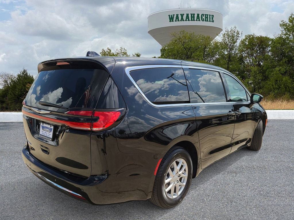 Used 2026 Chrysler Pacifica Select FWD image 5