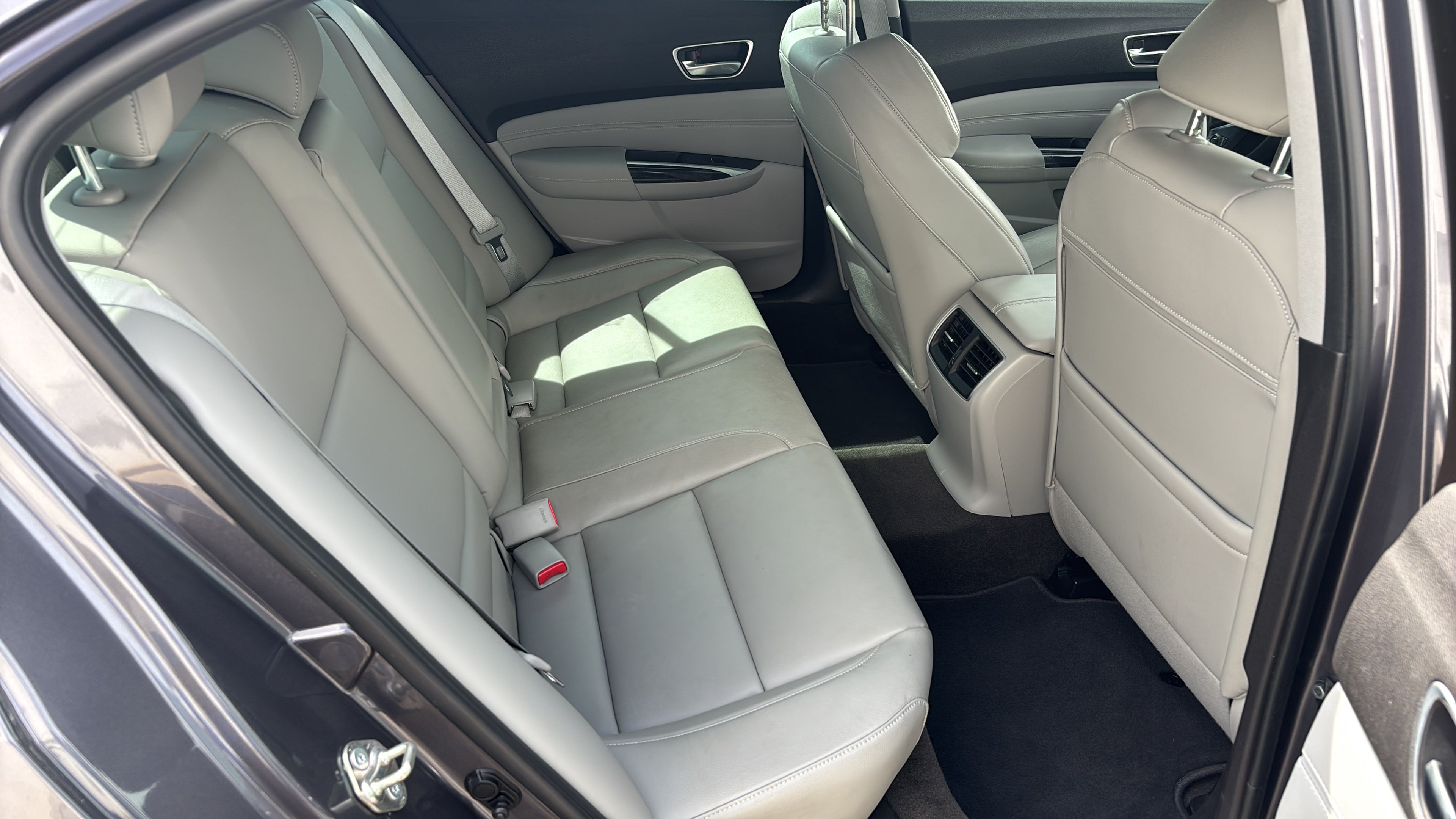 Used 2018 Acura TLX FWD image 16