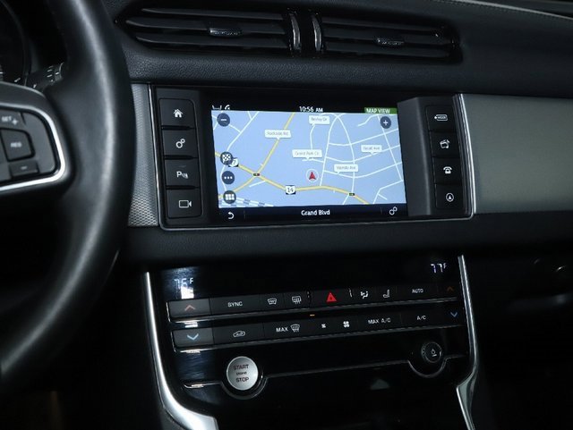 Used 2018 Jaguar XF Premium image 23
