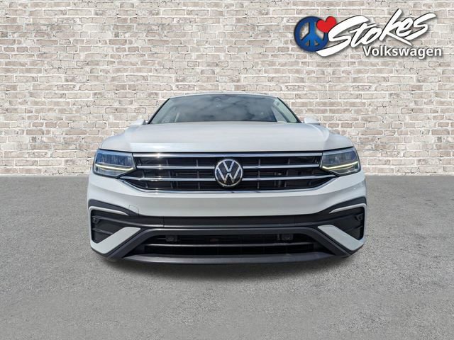 Certified 2023 Volkswagen Tiguan SE w/ Panoramic Sunroof Package FWD image 9