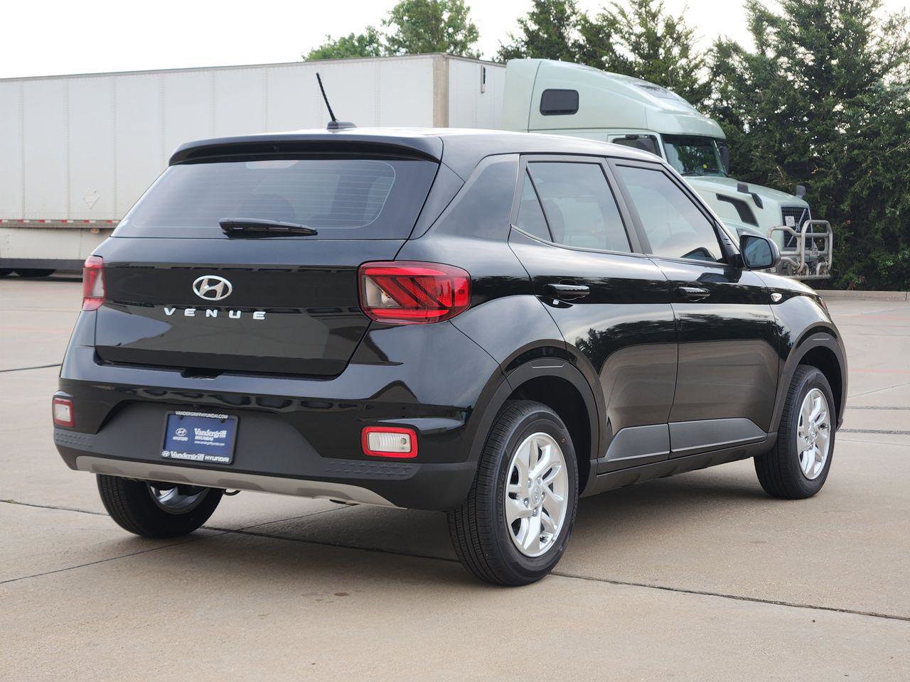 New 2026 Hyundai Venue SE FWD image 4