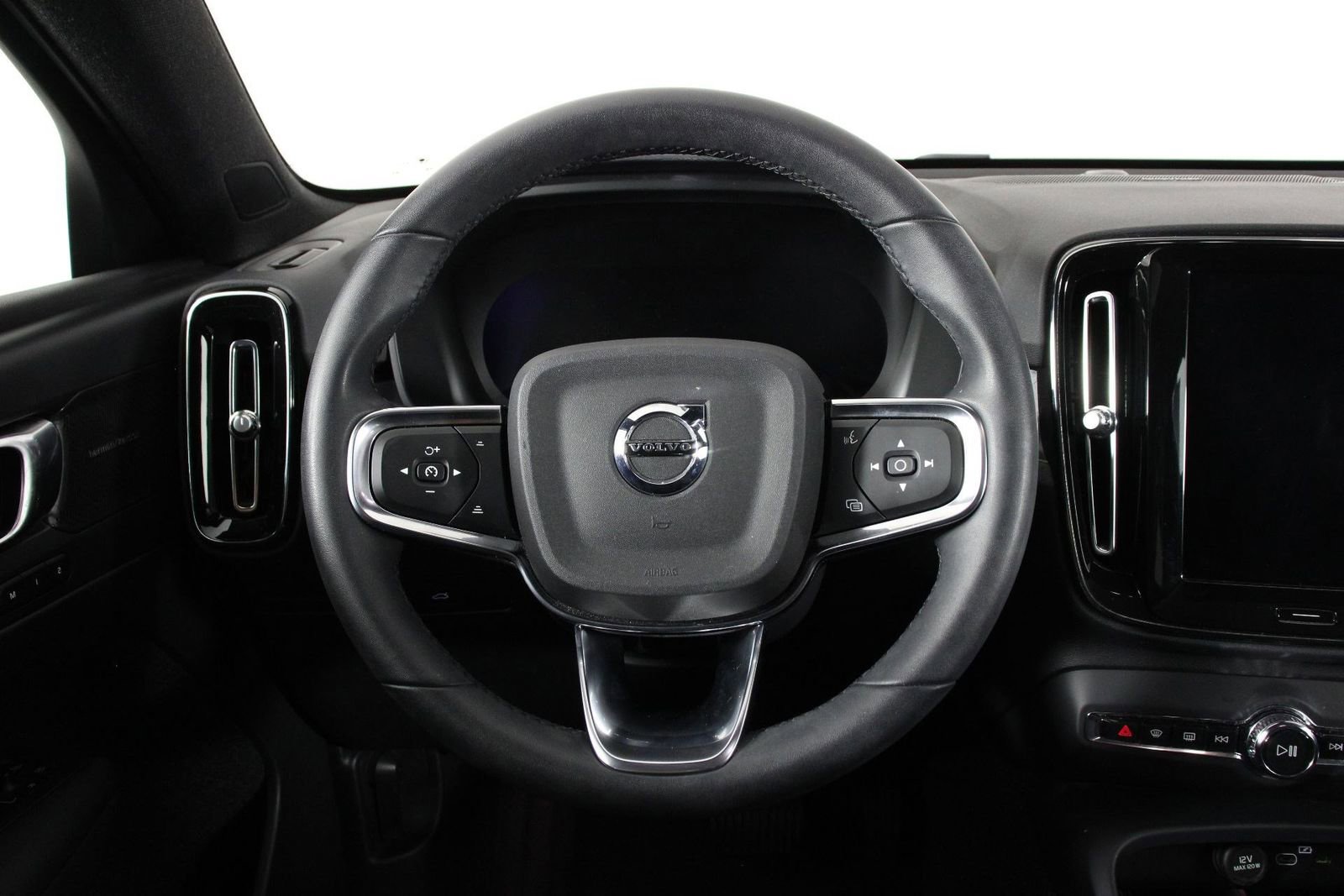 Used 2023 Volvo C40 P8 Recharge Ultimate AWD/4WD image 8