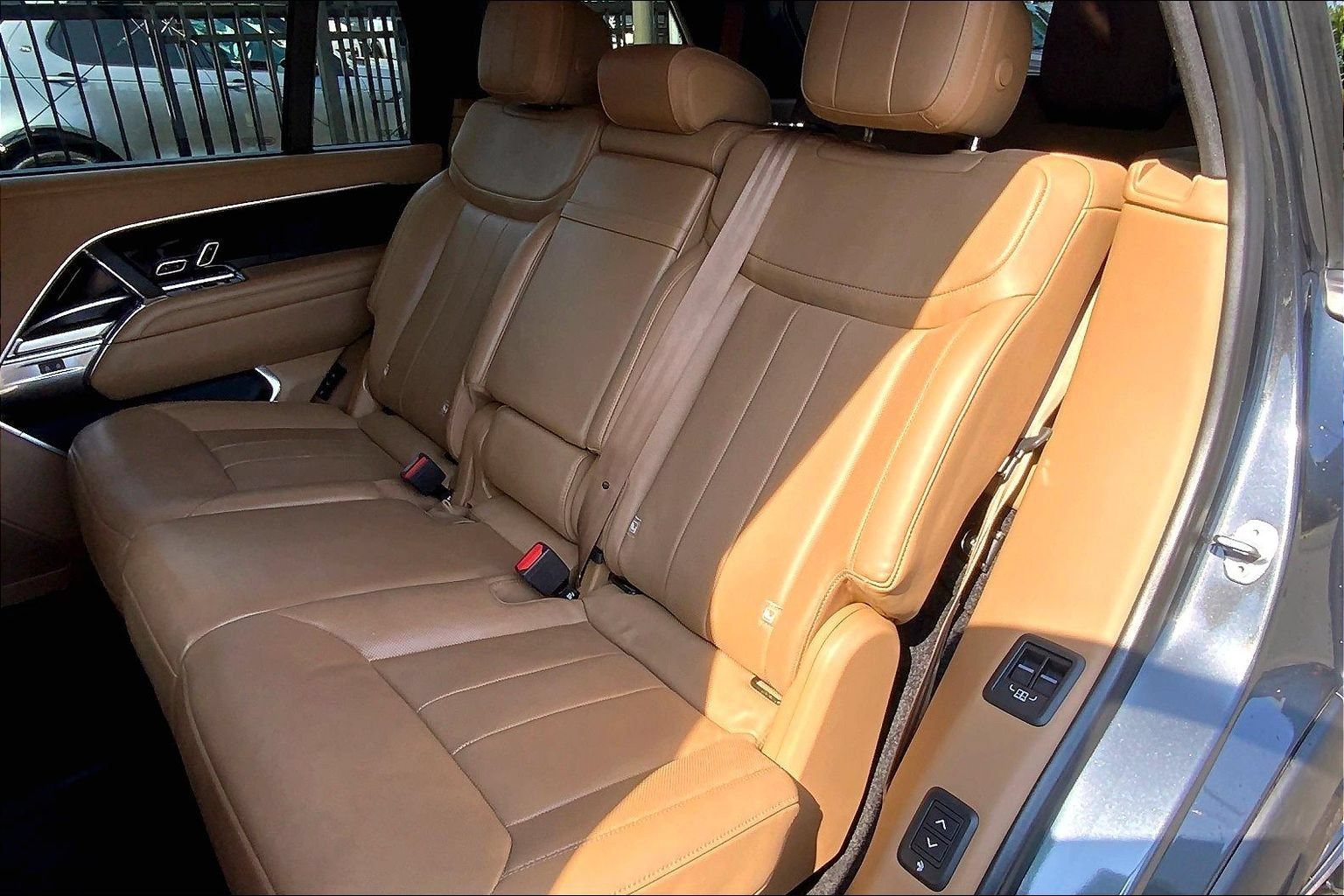 Certified 2023 Land Rover Range Rover Long Wheelbase SE AWD/4WD image 21
