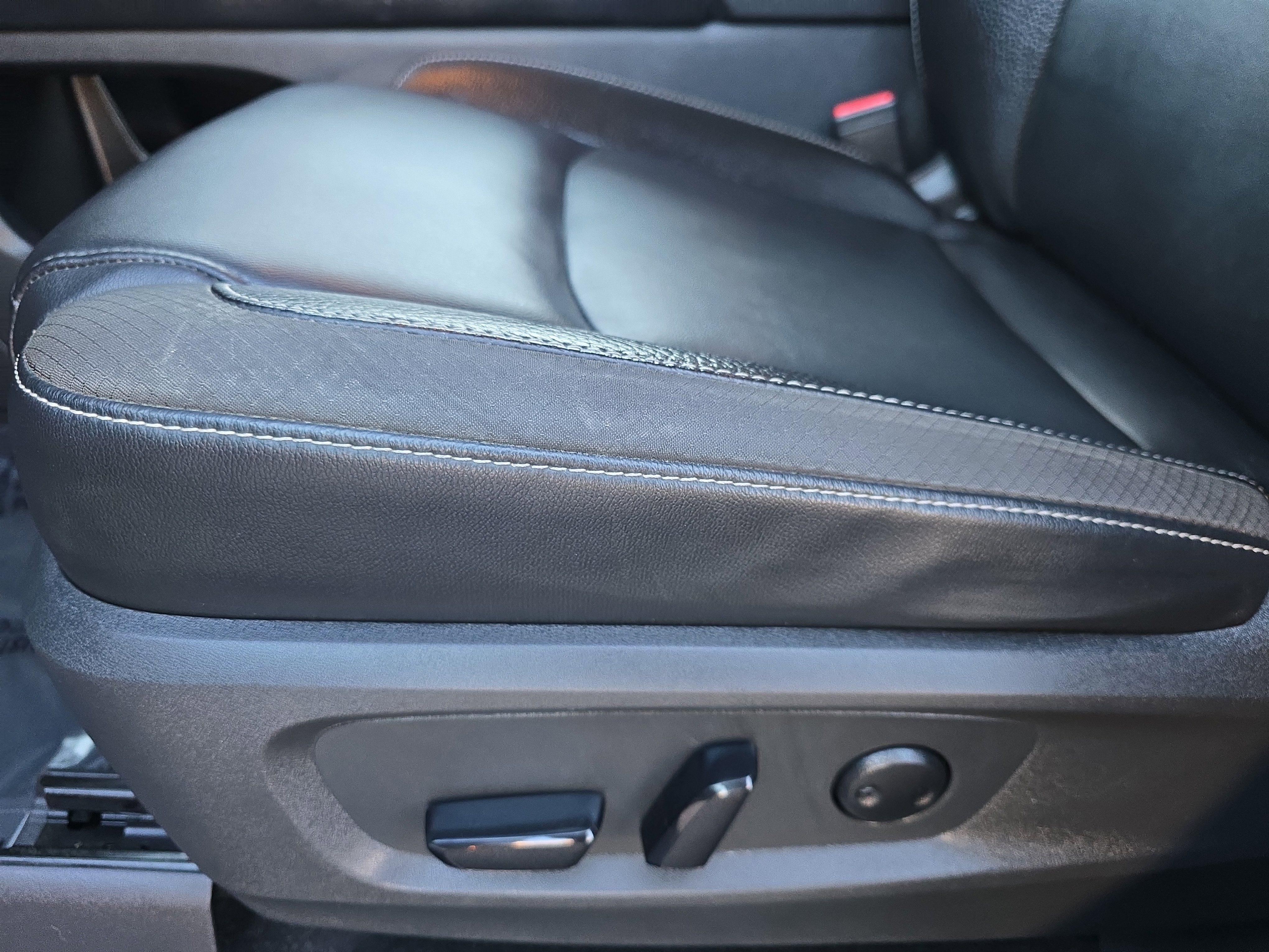 Used 2022 Nissan Pathfinder SL w/ SL Black Package image 31