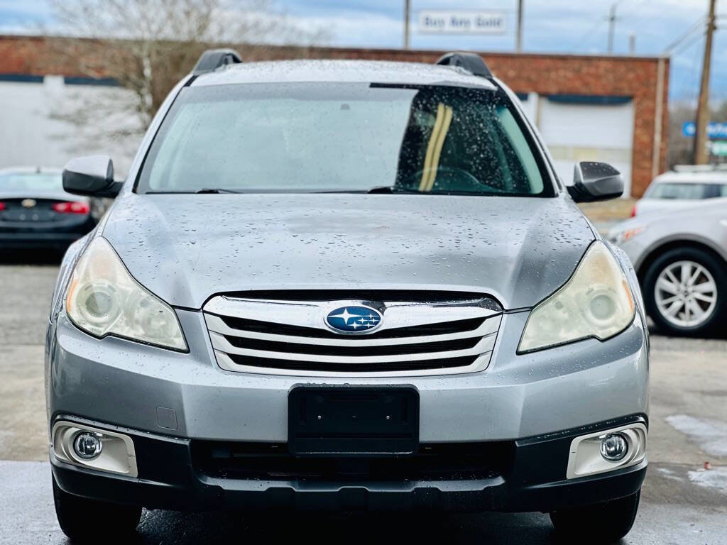Used 2011 Subaru Outback 2.5i Limited w/ PWR Moonroof Pkg image 2