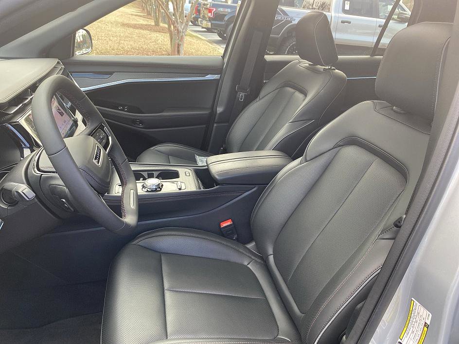 Used 2025 Jeep Wagoneer S Limited image 11