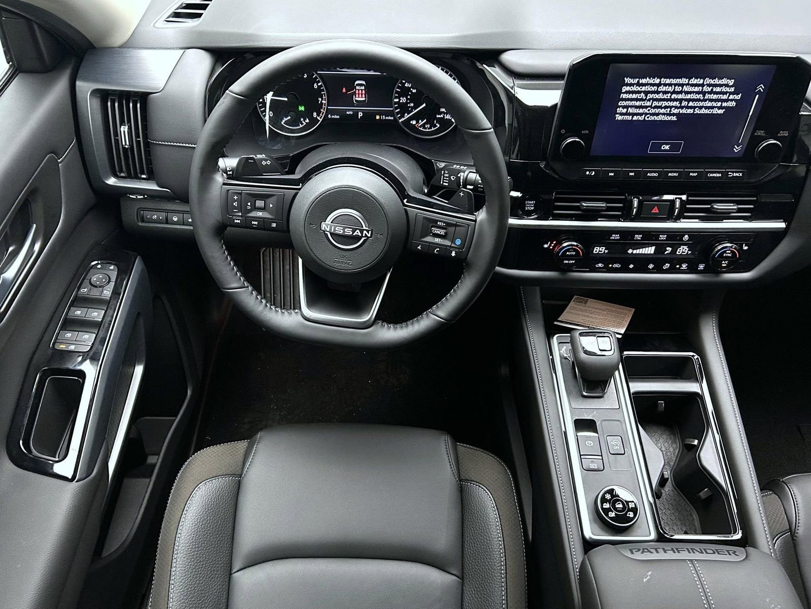 New 2025 Nissan Pathfinder SL w/ Black Appearance Package image 14